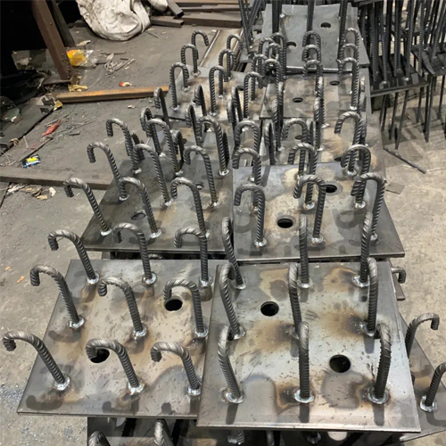 图纸中如何确定南阳预埋件的位置？